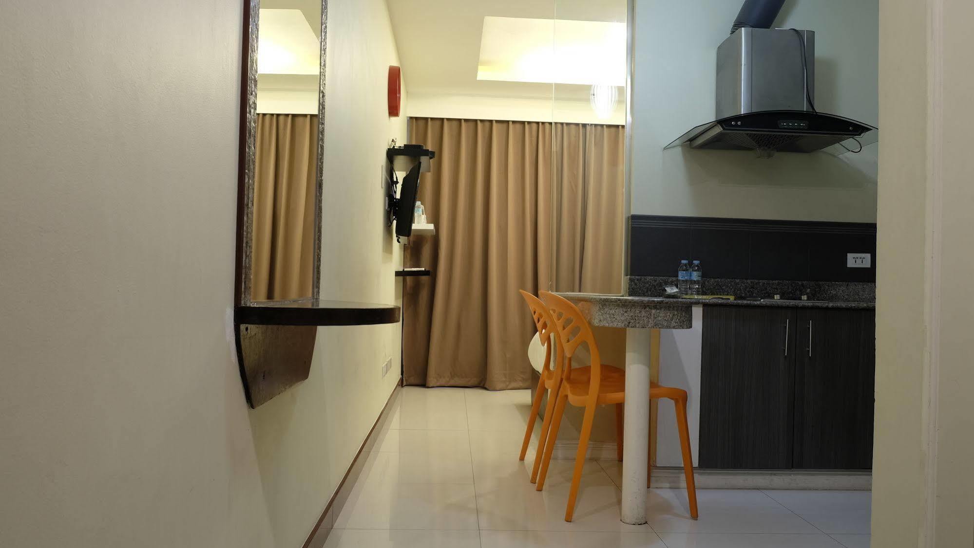 เซน รูม มาลาเต โรบินสัน Hotel มะนิลา ภายนอก รูปภาพ
