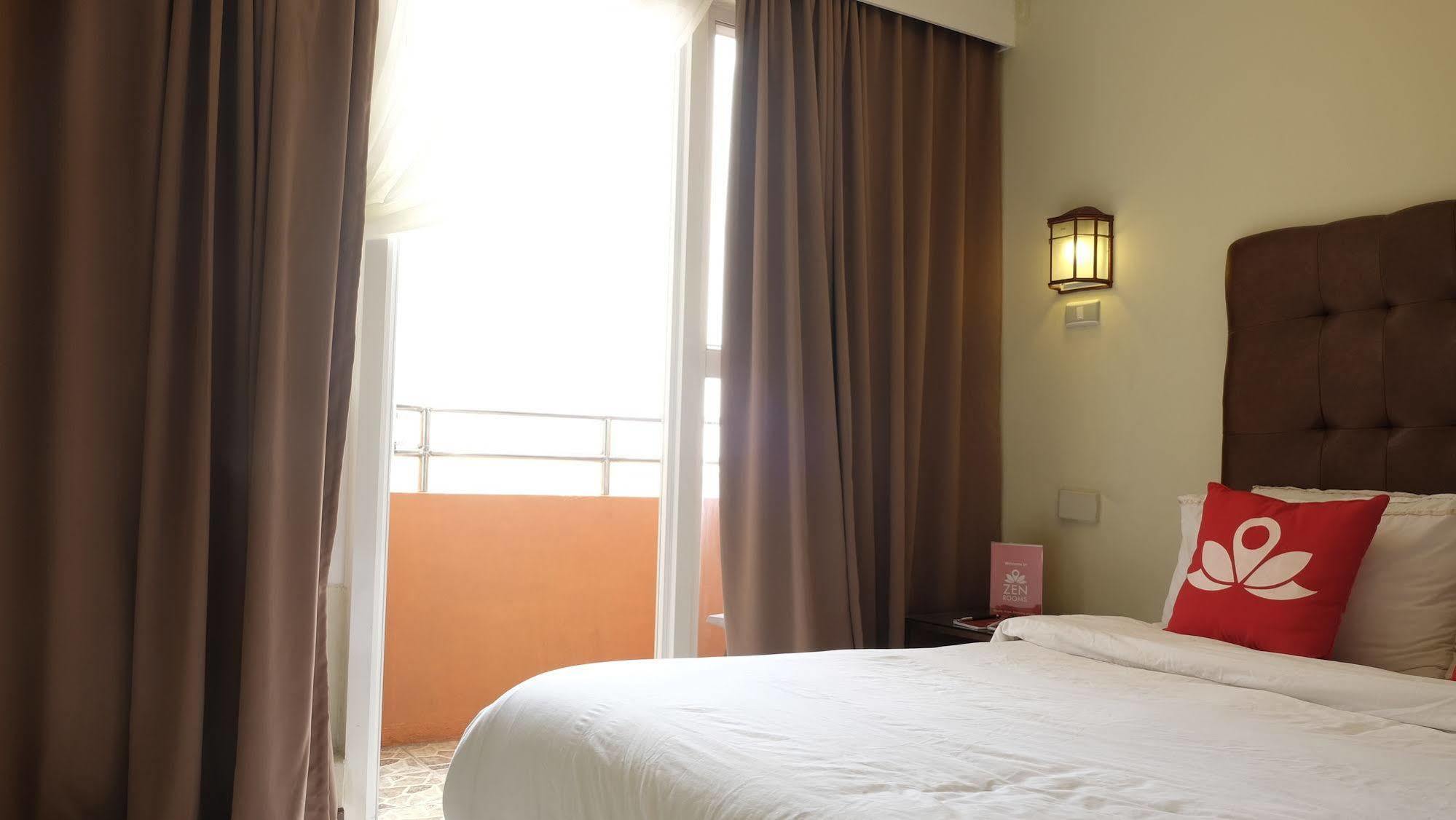 เซน รูม มาลาเต โรบินสัน Hotel มะนิลา ภายนอก รูปภาพ