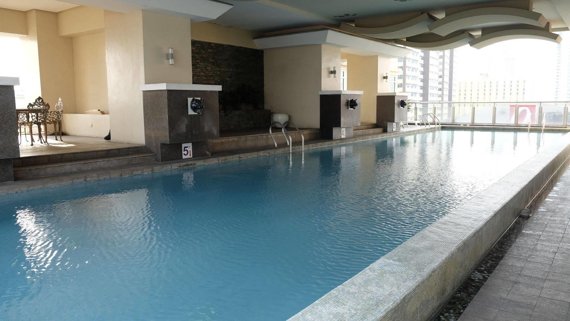 เซน รูม มาลาเต โรบินสัน Hotel มะนิลา ภายนอก รูปภาพ